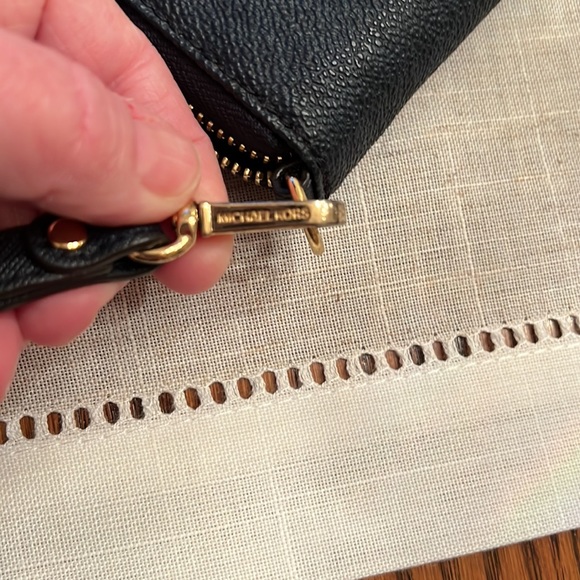 Michael Kors Wristet - Picture 5 of 9